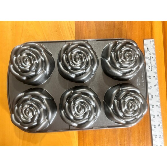 Nordic Ware Rose Bud Pan. 6 Cup Capacity. - Picture 5 of 6
